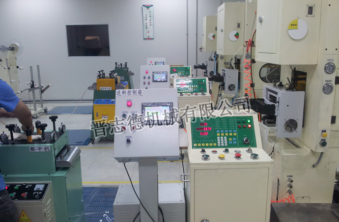 機(jī)械式NC送料機(jī)配高速沖床